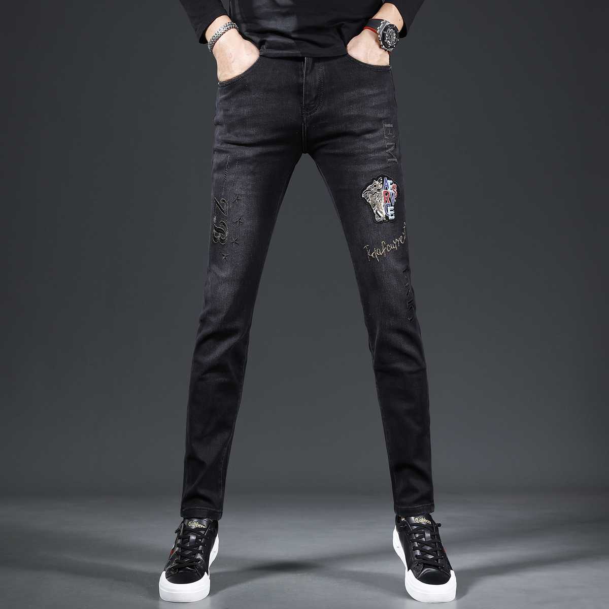 カジュアルにもフォーマルにも使える！メンズの黒系スキニージーンズおすすめ5選