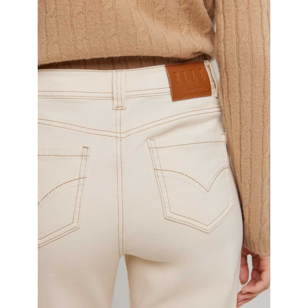 1年中爽やかに決まる!レディース向けホワイトスキニーで作る清潔感コーデおすすめ5選