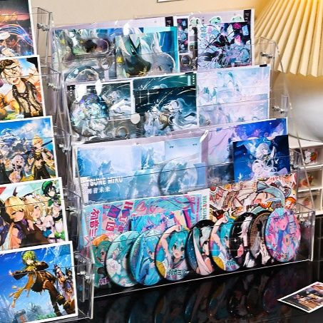 グッズ収納 透明多段式缶徽章収納飾り棚