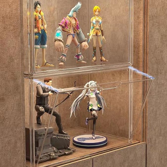 グッズ収納 磁石扉付き透明アクリル段違い飾り棚