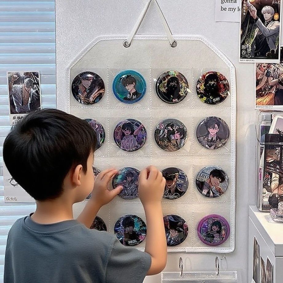 グッズ収納 壁掛け式　缶バッジ収納　ボード十六格子タイプ