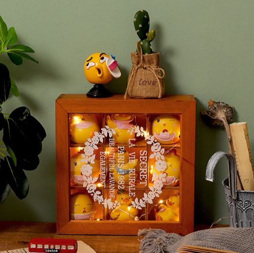 グッズ収納 仕切り付き木製ガラス扉ディスプレイ収納ケース