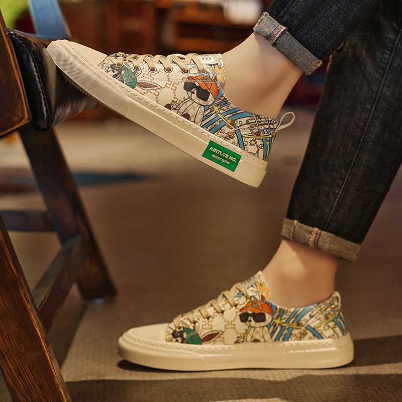 スーツに履ける大人のスニーカー10選!スーツスタイルに合わせやすいスニーカー特集