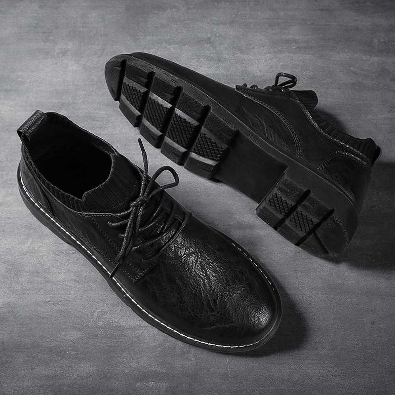 足元から品格が変わる靴！スーツに合うおすすめのスニーカー5選