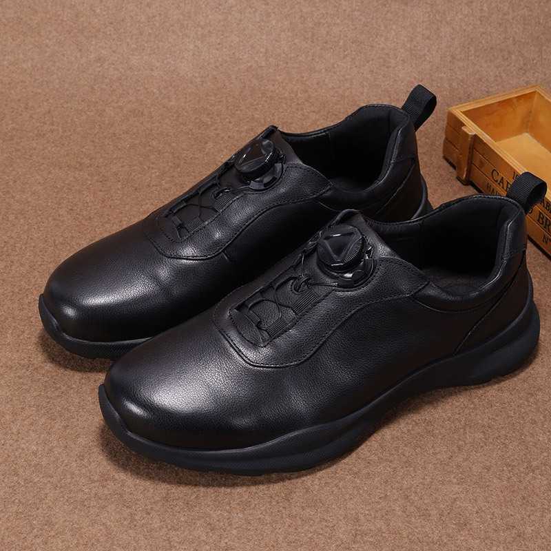 知的な大人の余裕を演出！スーツとスニーカーで作るメンズコーデ5選