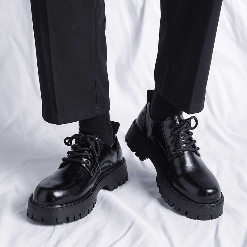 スーツにぴったり！黒いスニーカーで快適さを手に入れる5選