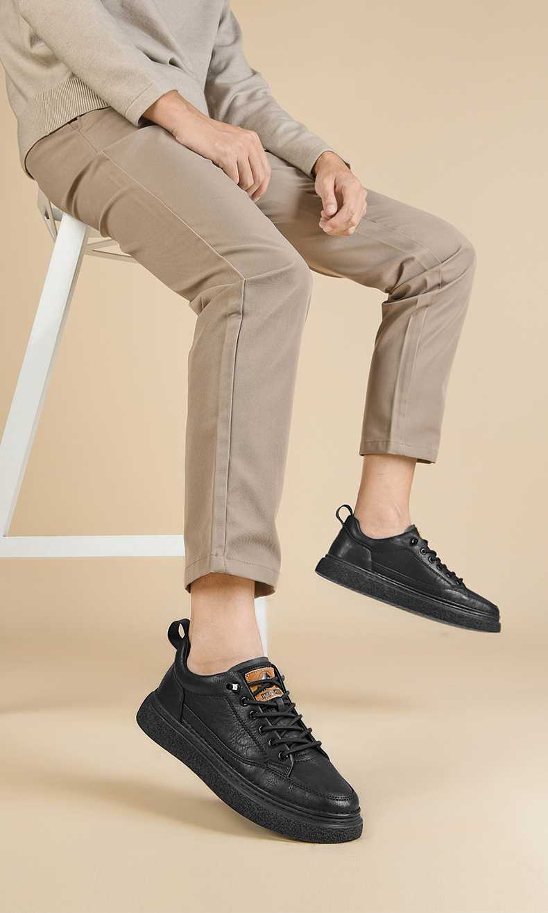 ベージュワイシャツで作る清潔感溢れるコーデに合うスニーカー10選