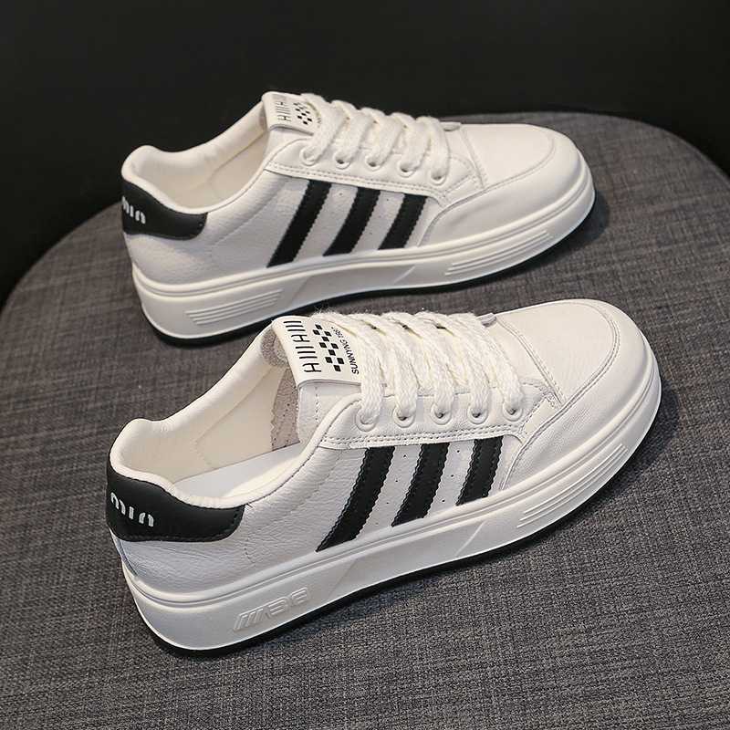 白のビジネススニーカーで快適オフィスライフが手に入る5選