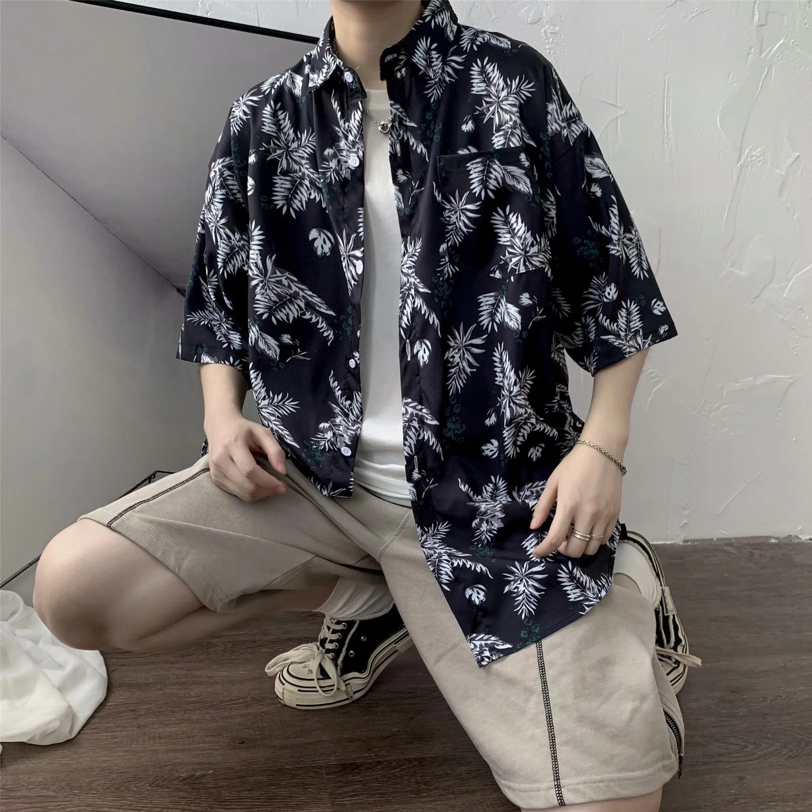 https://fulmo-img-server.com/surfingboy-annex/e3f7a361-e7c0-4ff3-8a76-ac6393c1a910.jpg