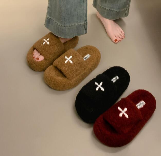 もこもこ暖かフェイクファー厚底スリッパ