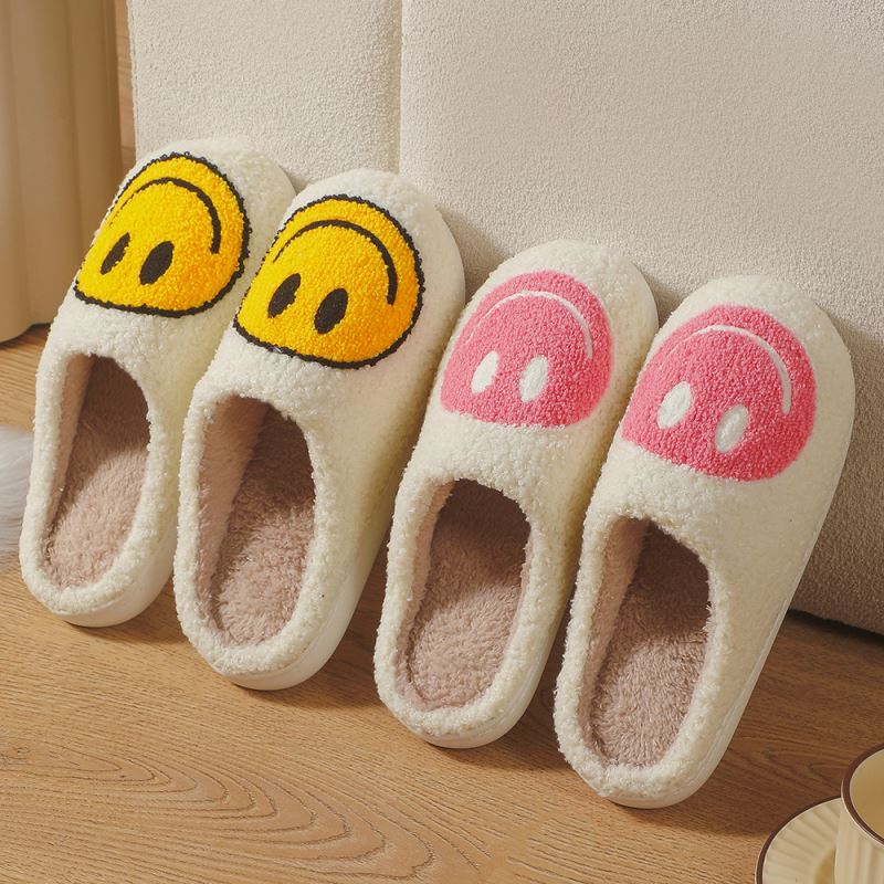 笑顔刺繍スリッパ ふわふわ防寒ルームシューズ