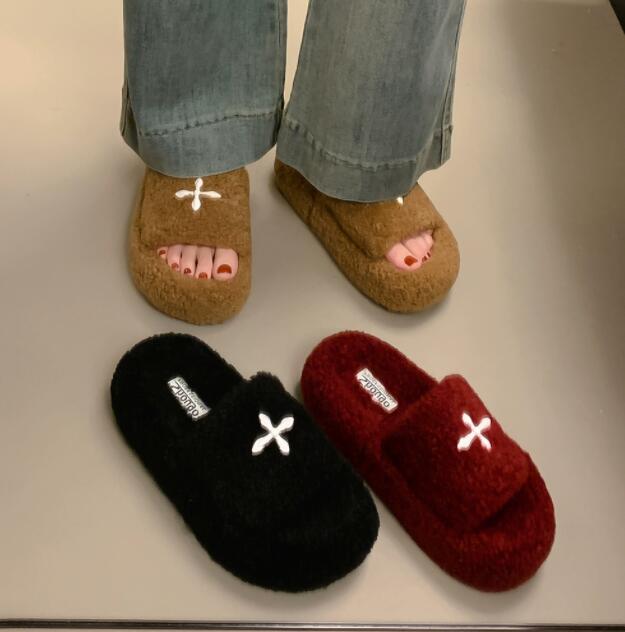 もこもこ暖かフェイクファー厚底スリッパ