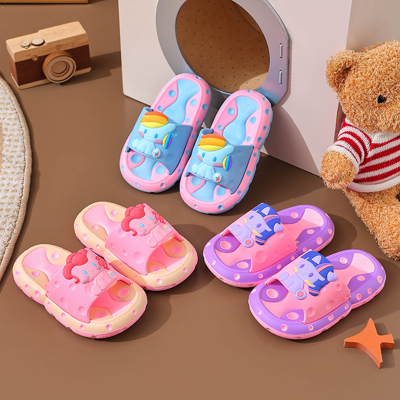 スリッパ うさぎモチーフの子供用サンダル