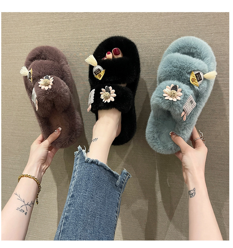 ふわふわファー装飾付きレディーススリッパ