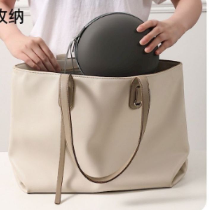 ネックピロー 遮光フード付きネックピロー収納袋付き