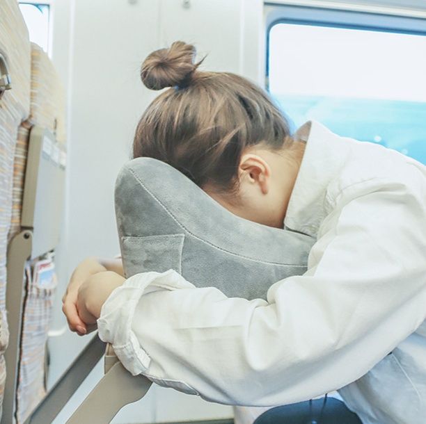 ネックピロー 多機能フード付きネックピロー首肩頭部サポート