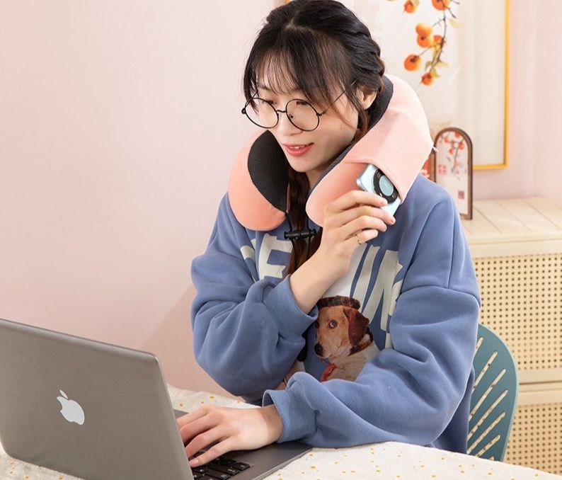  低反発素材使用 首をやさしく包むネックピロー