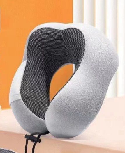 低反発素材使用 首をやさしく包むネックピロー