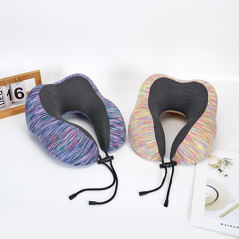 ネックピロー 首筋包み込む　低反発　調節紐付き