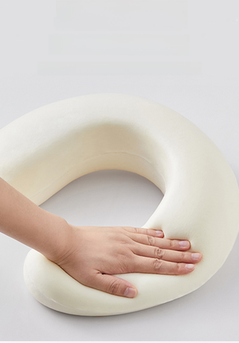 ネックピロー 雲のような触感低反発