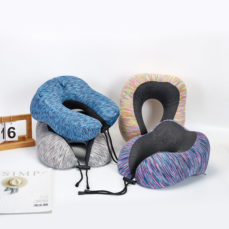 ネックピロー 首筋包み込む　低反発　調節紐付き