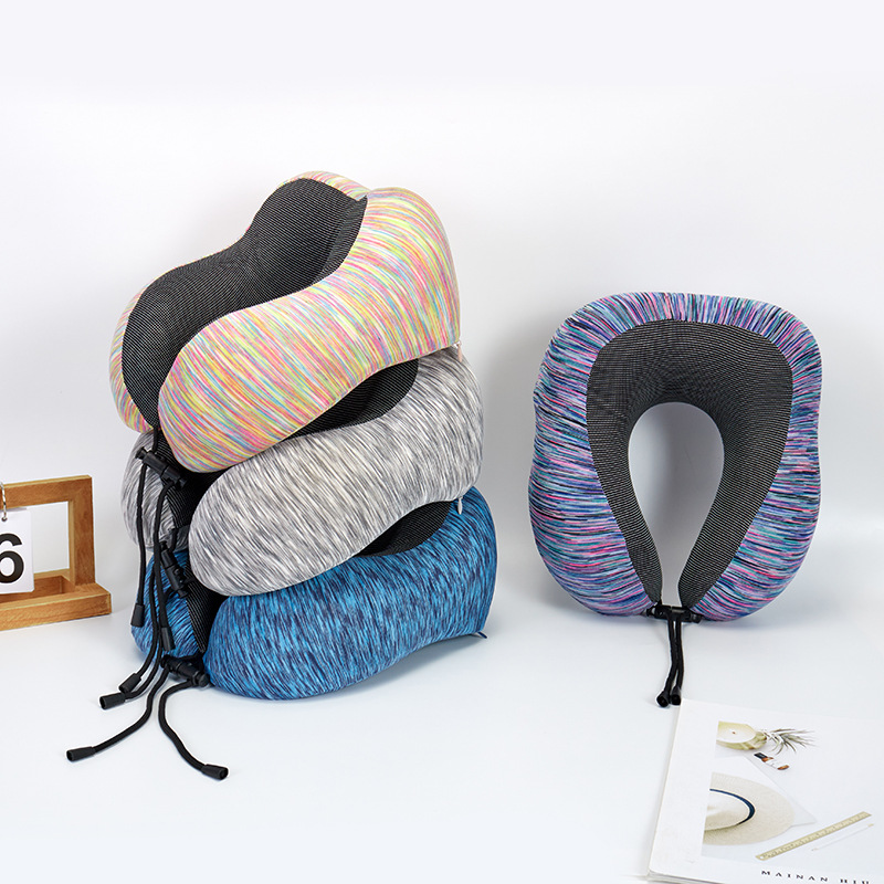 ネックピロー 首筋包み込む　低反発　調節紐付き