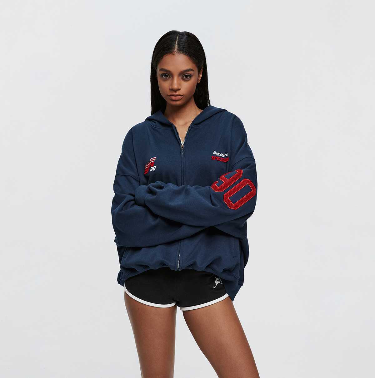 おしゃれを楽しむ！レディースネイビースウェット5選