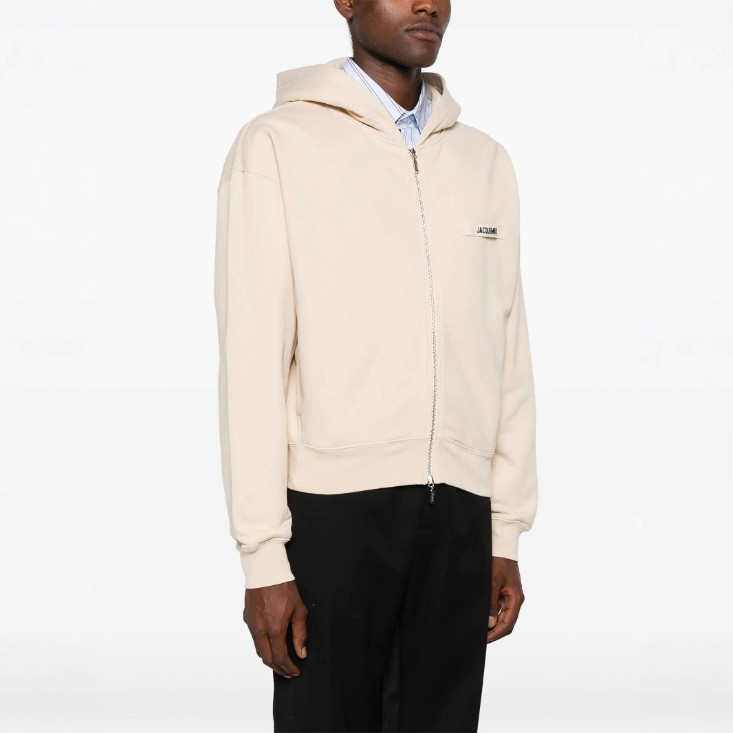 https://fulmo-img-server.com/sweatlab/0d9b062c-577e-47c8-b1ee-45f92156e75a.jpg