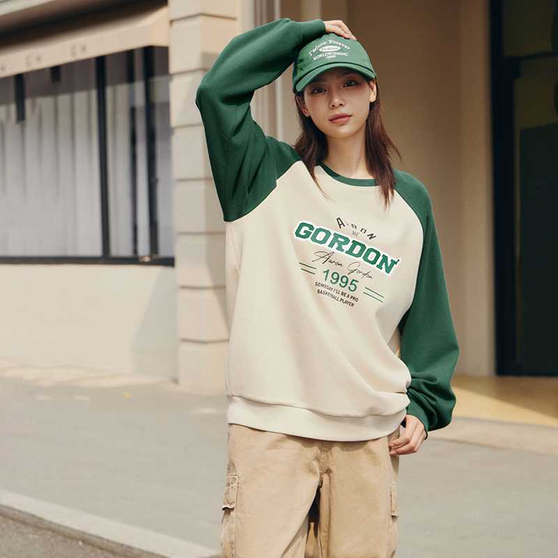 ヴィンテージスタイルでかっこよく!おすすめのカレッジ風スウェット5選