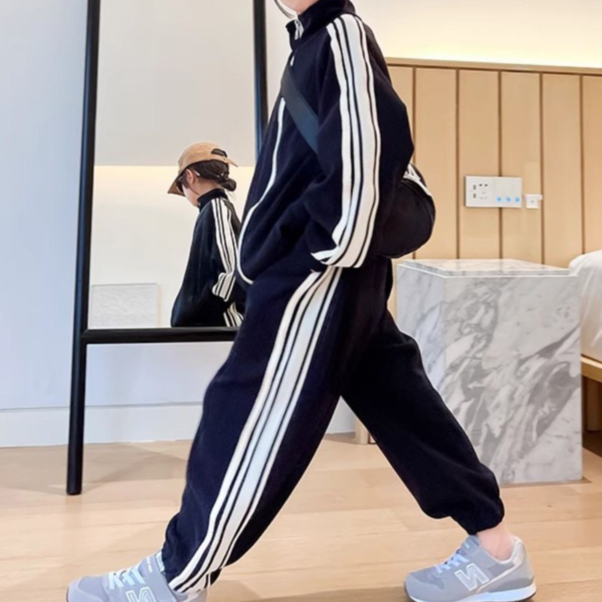 【キッズ上下セット】スウェットパンツ サイドライン入りゆったりスウェットパンツ
