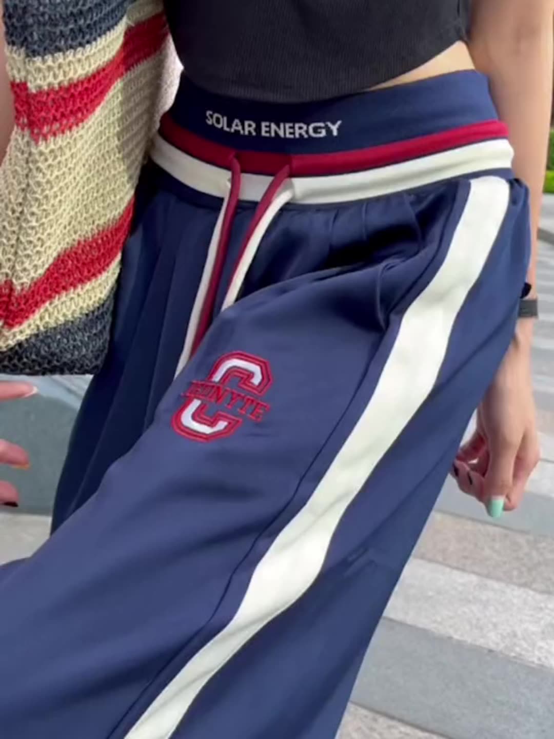 【レディース】スウェットパンツ ロゴ入りサイドライン ゆるパンツ