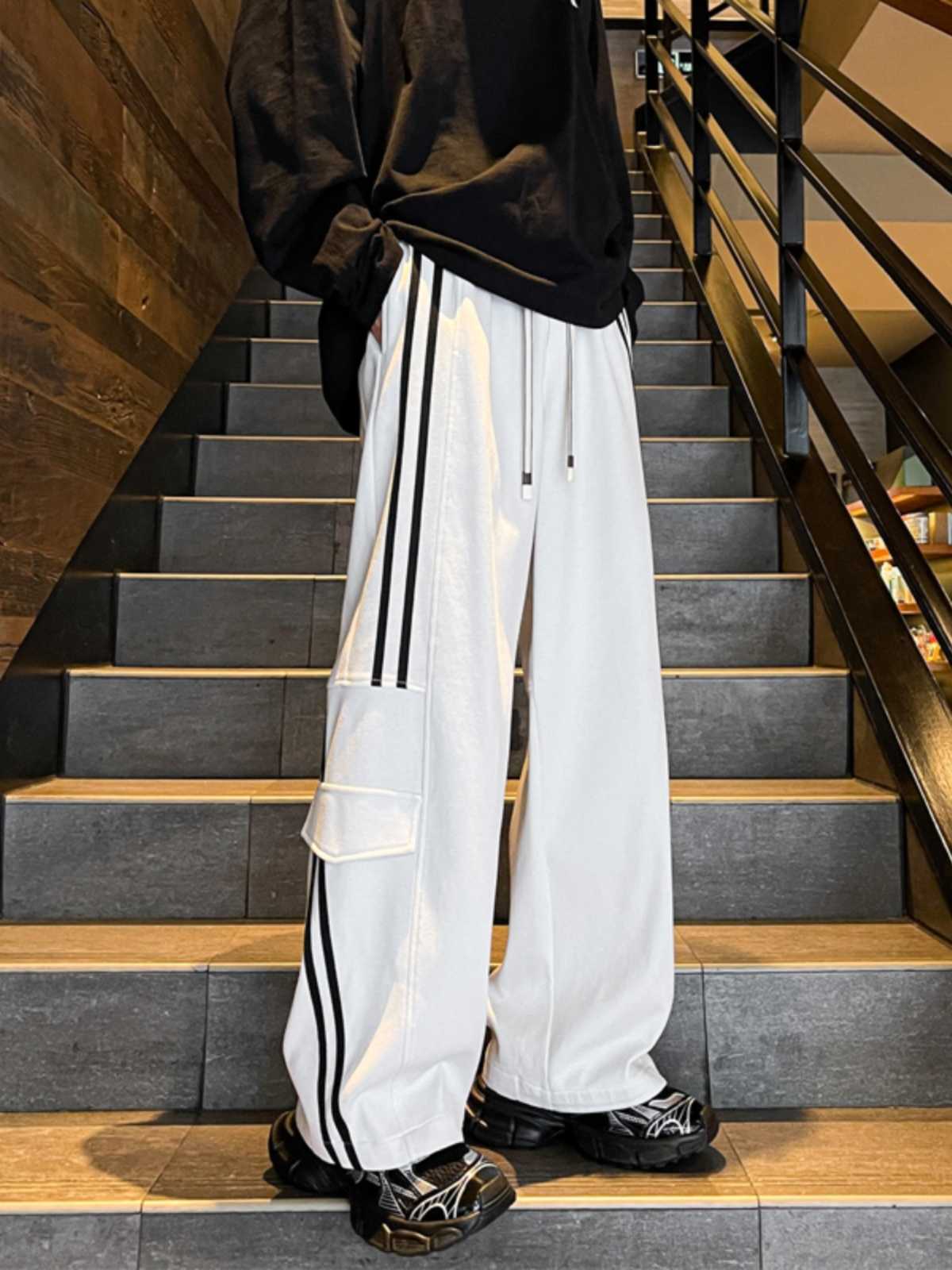 着心地最高!メンズ向けシンプルスウェットの快適コーデおすすめ10選