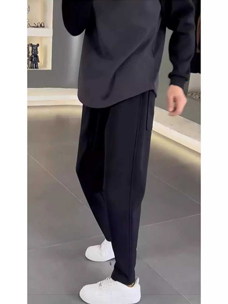 スタイリッシュな大人の休日に！黒いスウェットパンツで叶える上質な寛ぎおすすめ10選