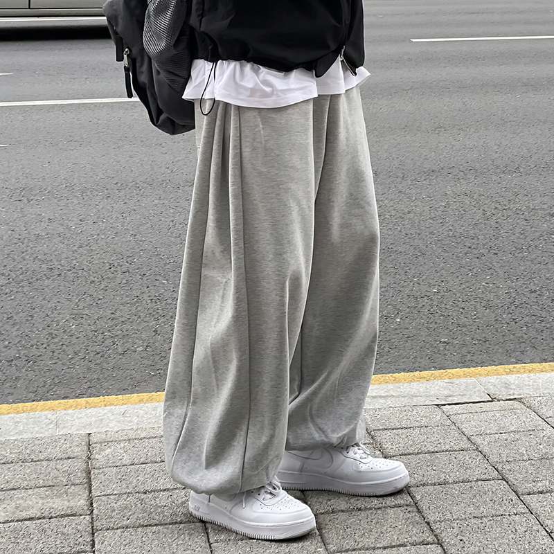 ストレスフリーな毎日を。太いスウェットパンツで叶える至福の履き心地5選