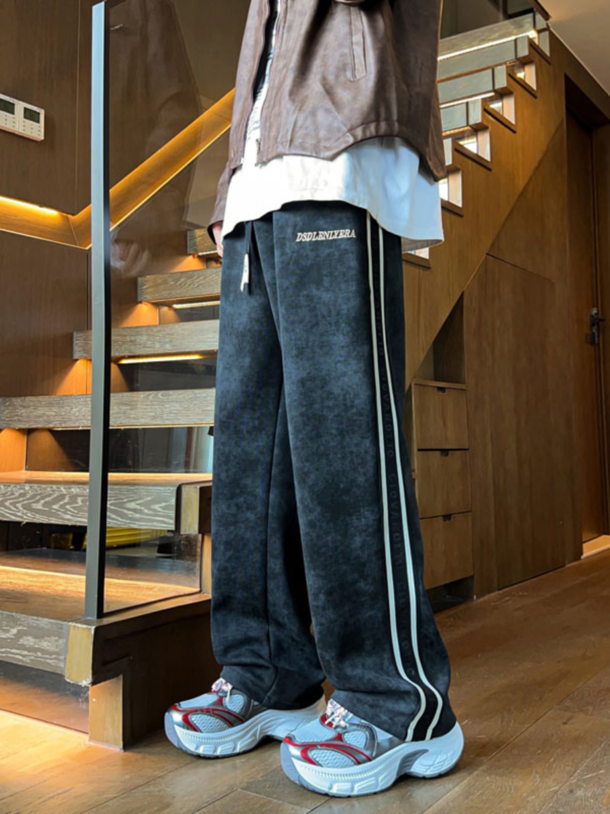 ライン装飾ストレートスウェットパンツ