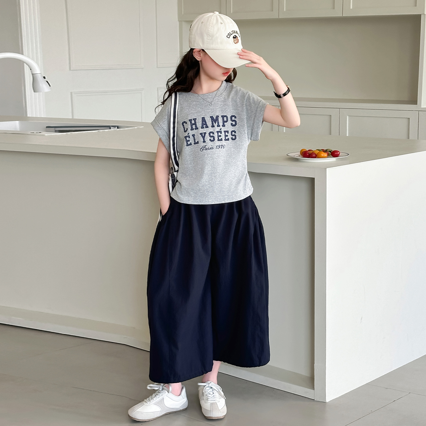 【キッズ上下セット】スウェットパンツ ロゴプリント半袖Tシャツワイドパンツセット