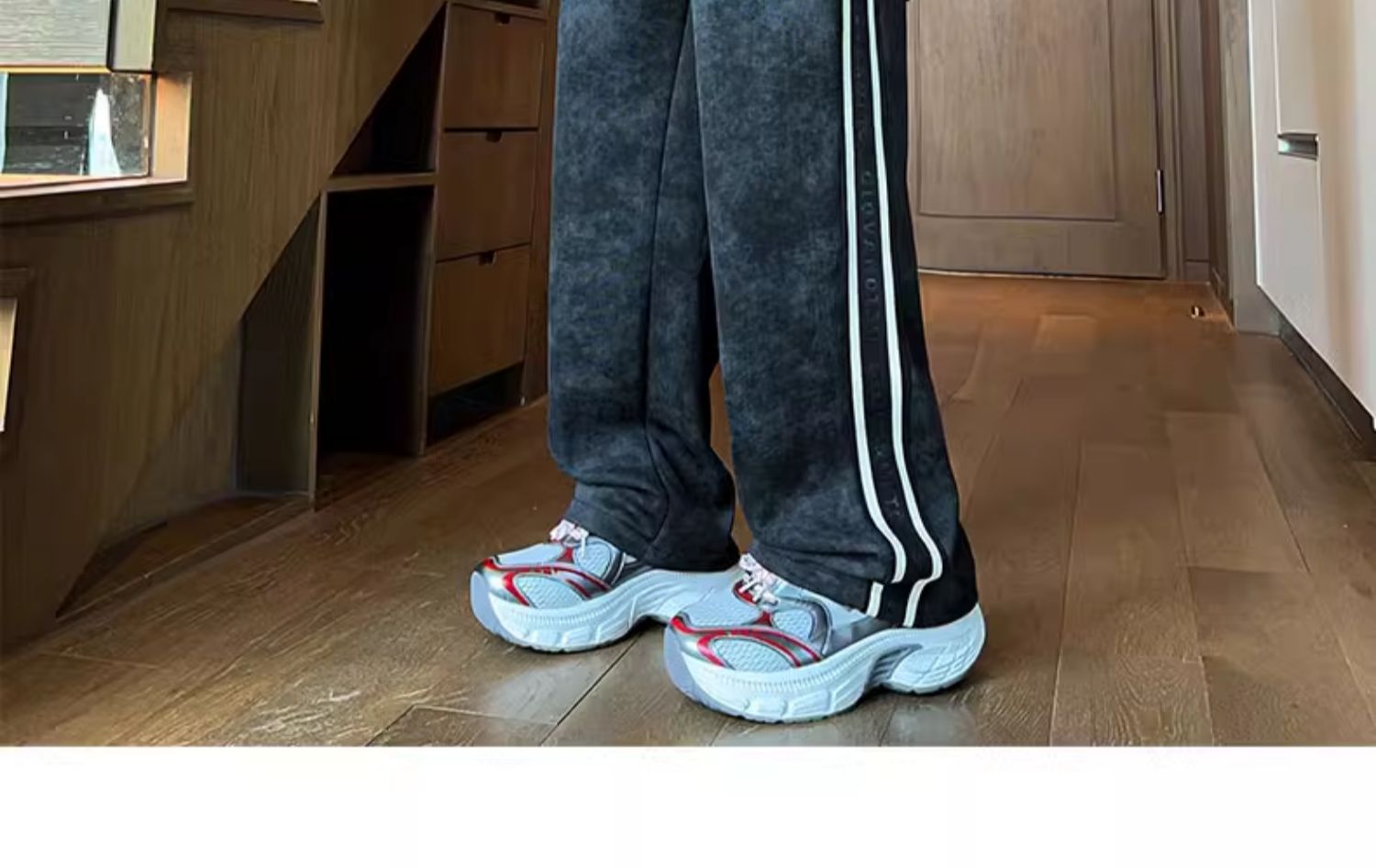 ライン装飾ストレートスウェットパンツ
