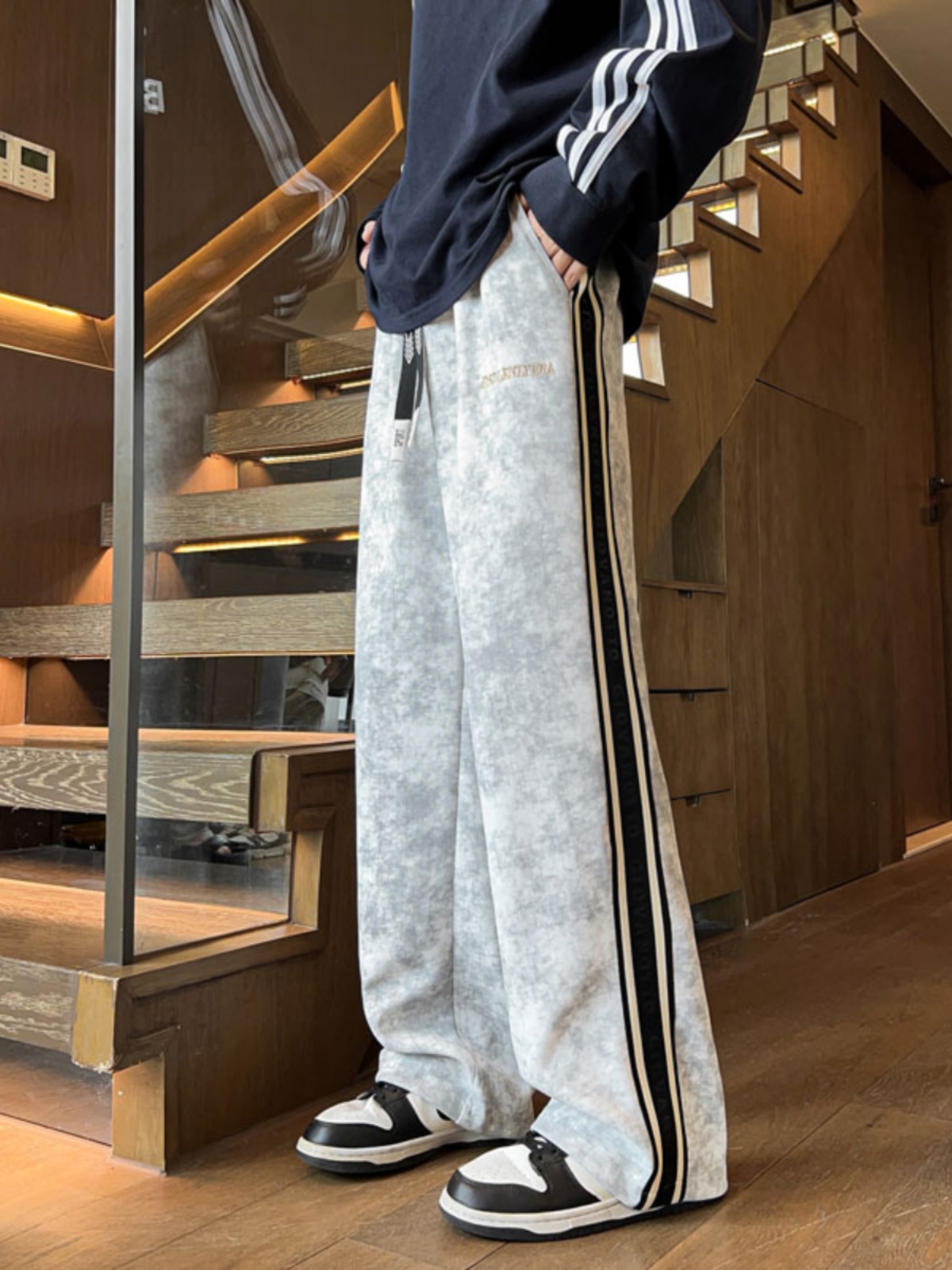 ライン装飾ストレートスウェットパンツ