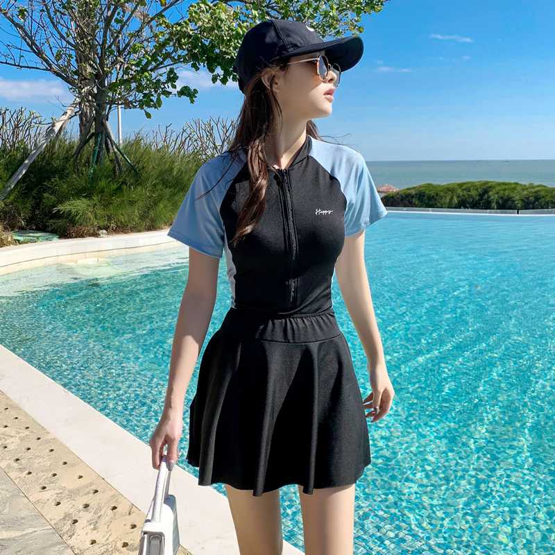 遊ぶ女子にぴったり!普段使いもできる競泳水着5選