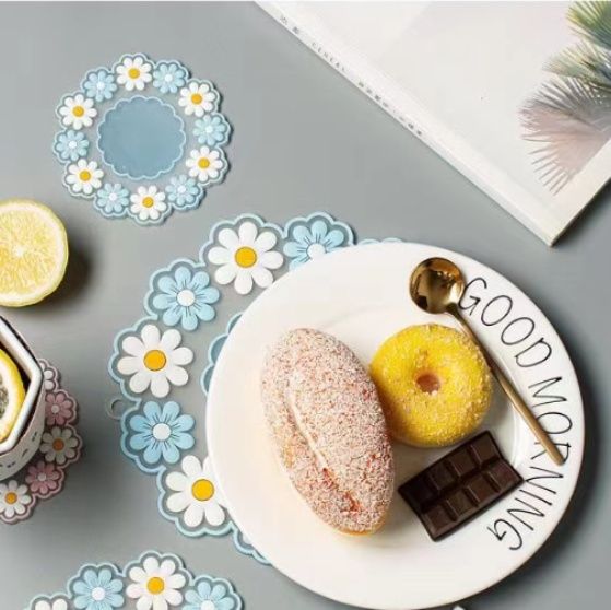 ランチョンマット 花びら模様の可愛いお食事敷き