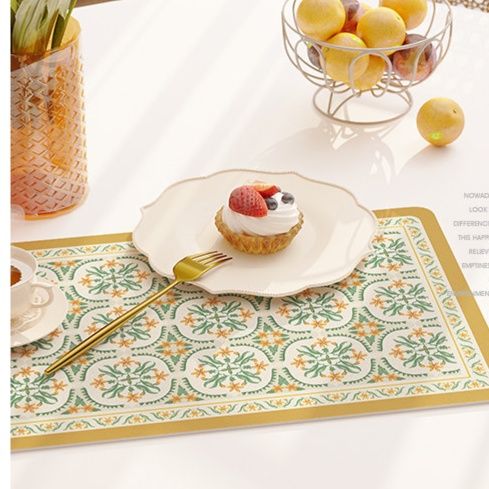 ランチョンマット 北欧風チューリップ刺繍柄