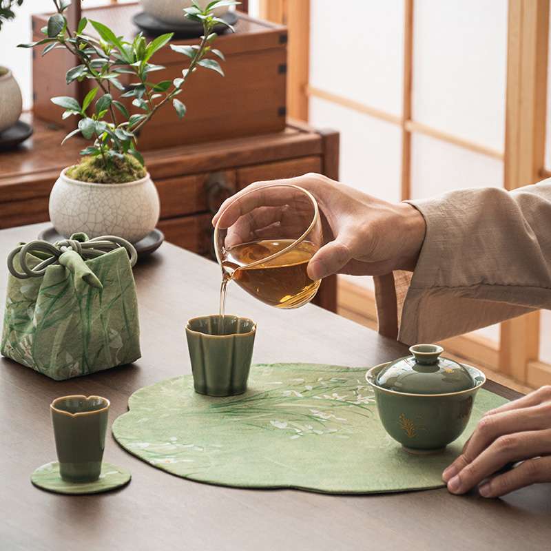 蘭の花びら型ランチョンマット