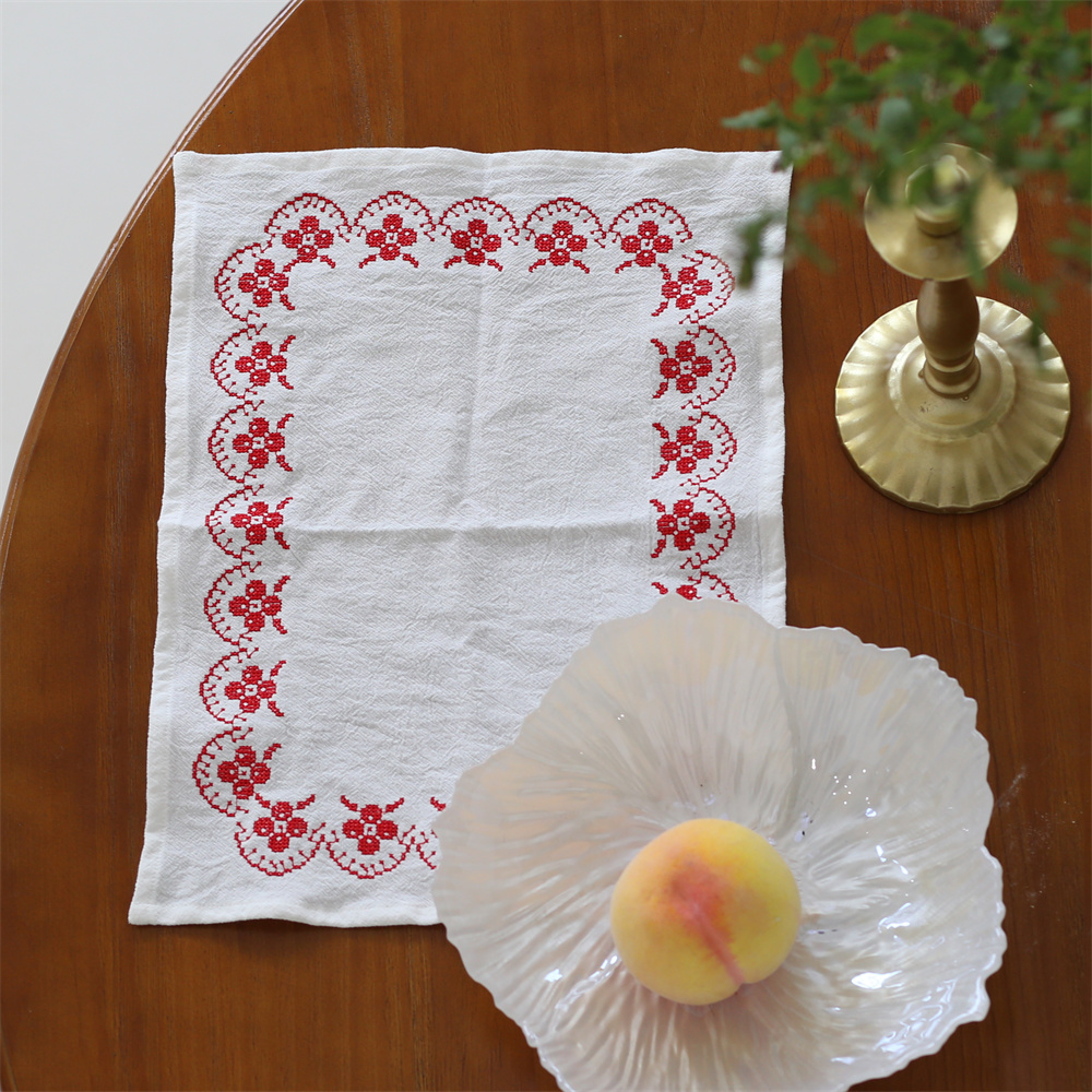 ランチョンマット 花刺繍の物語