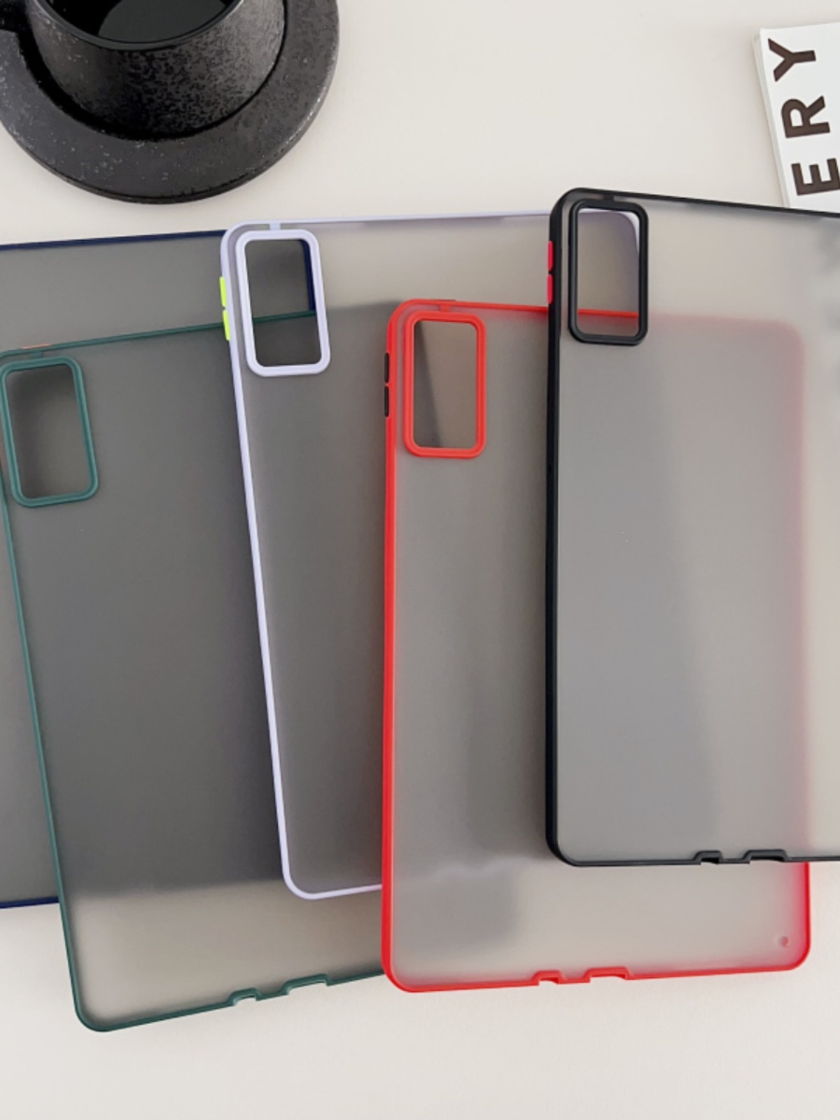 ipadカバー バンパー付き半透明保護ケース