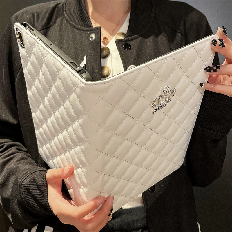 ipadカバー 王冠モチーフ キルティング手帳型ケース