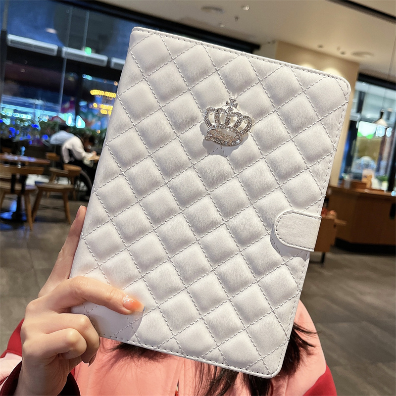ipadカバー 王冠モチーフ キルティング手帳型ケース