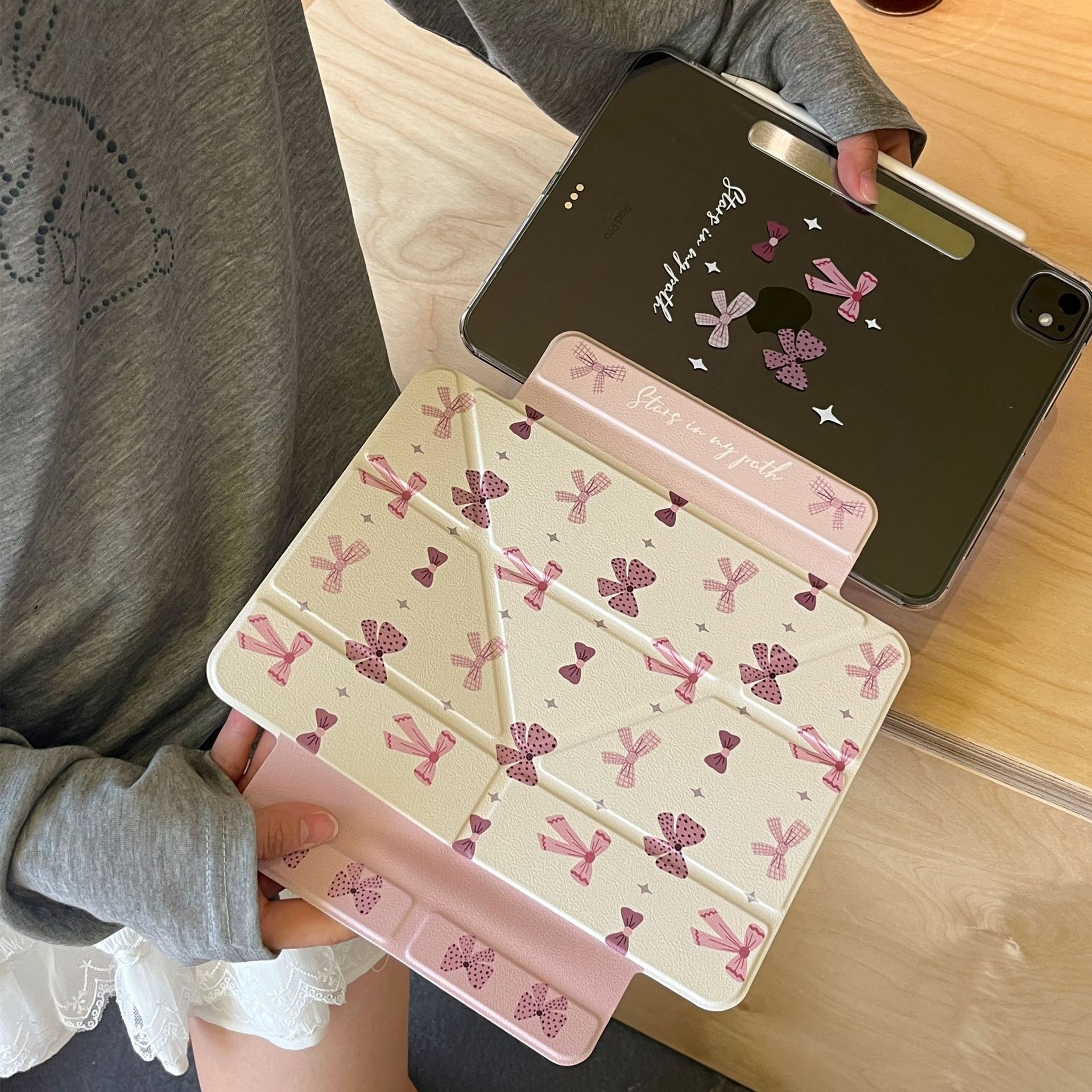 ipadカバー リボン模様の夢かわ手帳型ケース