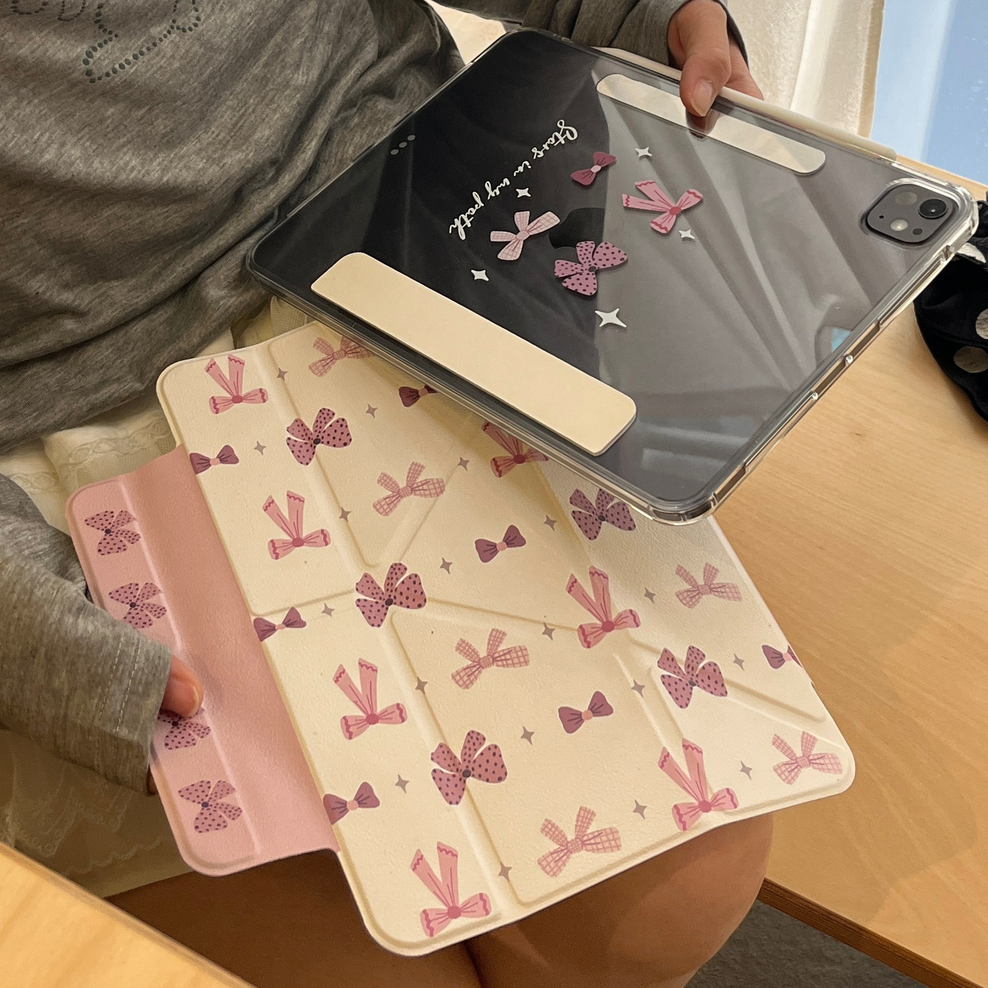 ipadカバー リボン模様の夢かわ手帳型ケース