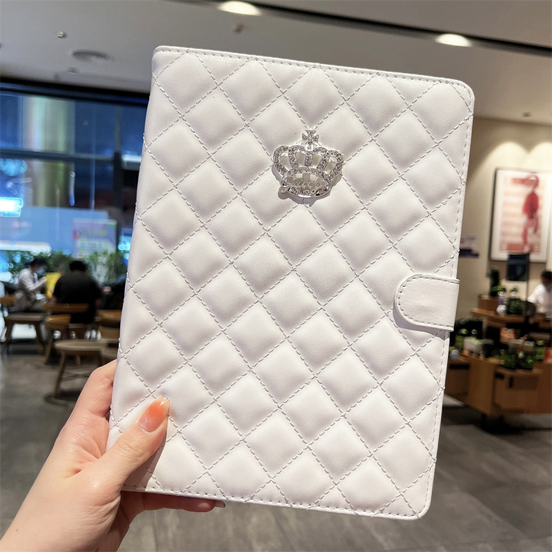 ipadカバー 王冠モチーフ キルティング手帳型ケース