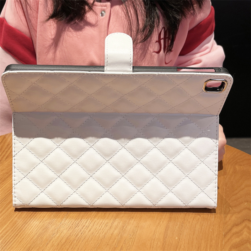 ipadカバー 王冠モチーフ キルティング手帳型ケース